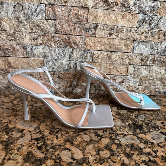 BOTTEGA VENETA
Metallic Stretch Sandals - Picture 6 of 14